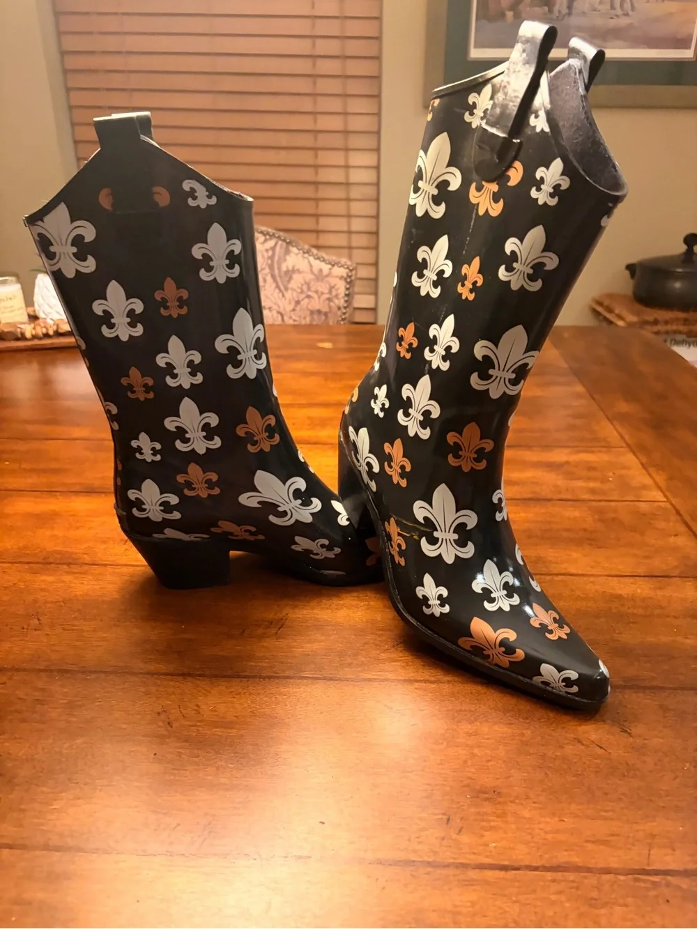 Black Fleur-de-Lis Pattern Women's Rain Boots